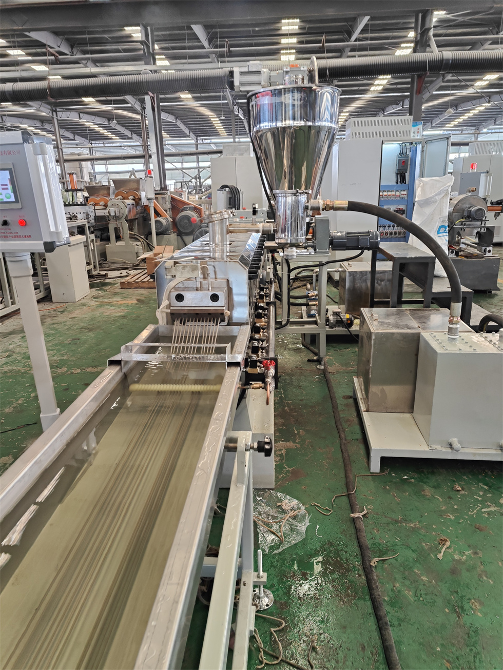 PET漁網(wǎng)回收造粒機(jī)_PET漁網(wǎng)回收造粒機(jī)_玖德隆